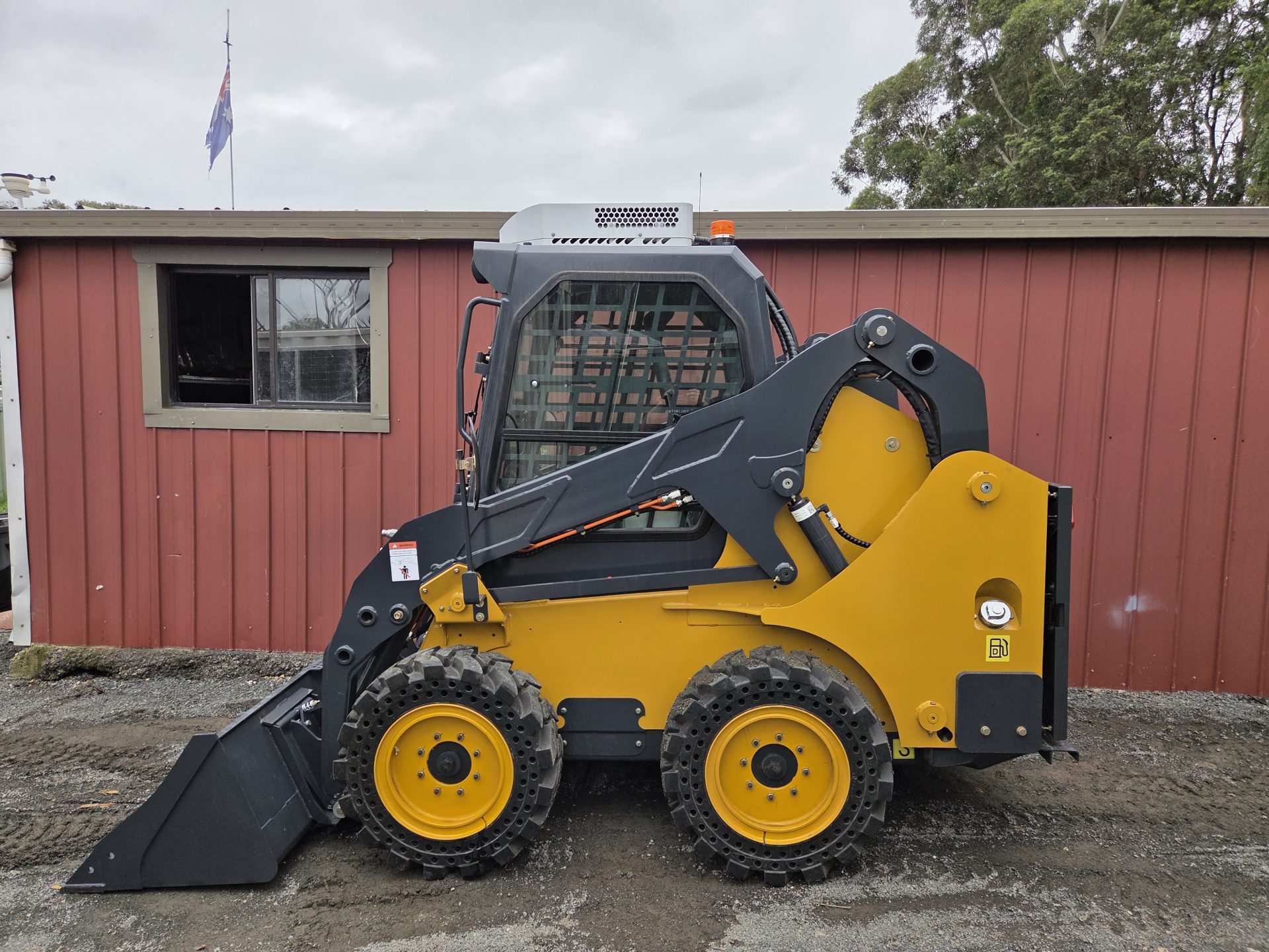 Skid Steer Loader Yanmar Engine 2